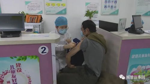 江苏镇江为城管一线工作者提供新冠疫苗接种服务，筑牢城市管理防疫屏障